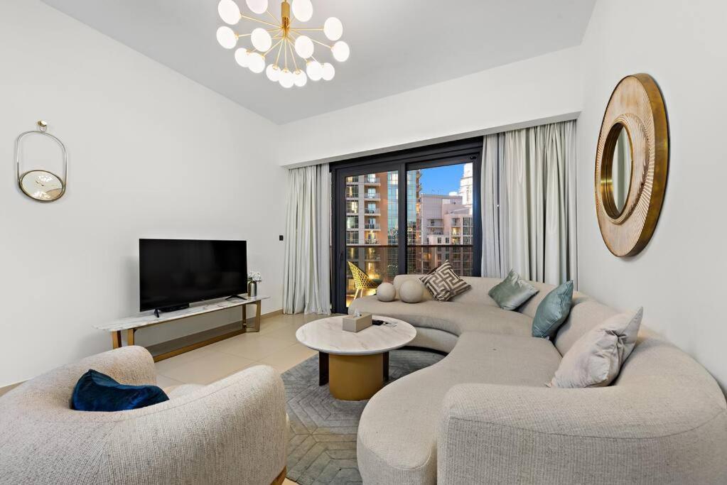 Burj Khalifa Views Stylish 2Br Near Dubai Mall And Metro Apartment *