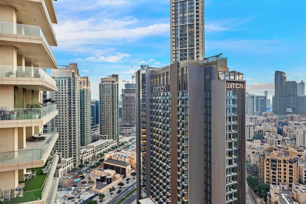 First Class 1br Skyline Views
