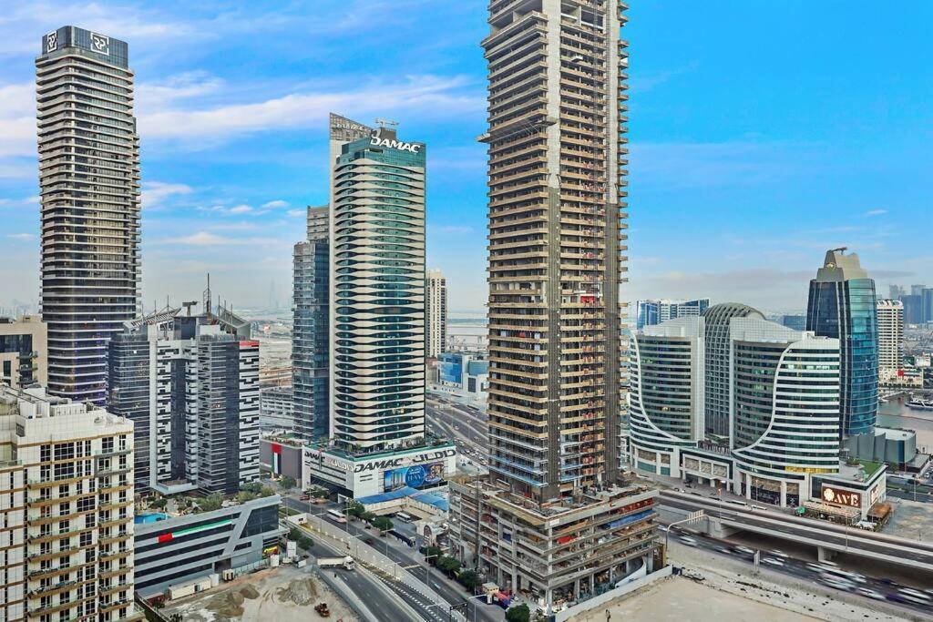 First Class 1br Skyline Views Dubai