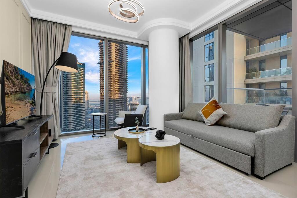 First Class 1br Skyline Views Apartment Dubai