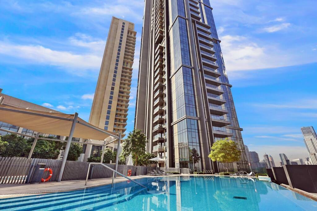 First Class 1br Skyline Views * Dubai