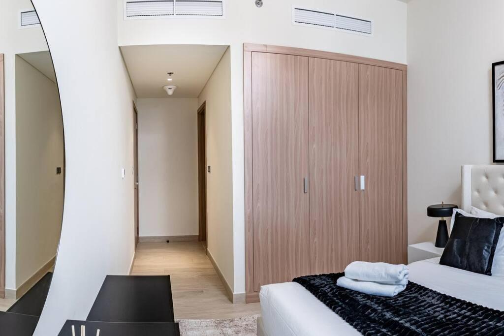 Nasma - Modern 3br Oasis With Balcony In Azizi Riviera * Dubai