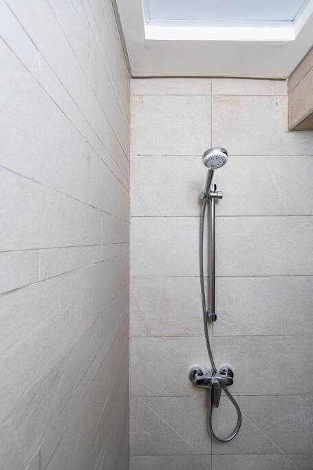 Nasma - Modern 3br Oasis With Balcony In Azizi Riviera Apartment