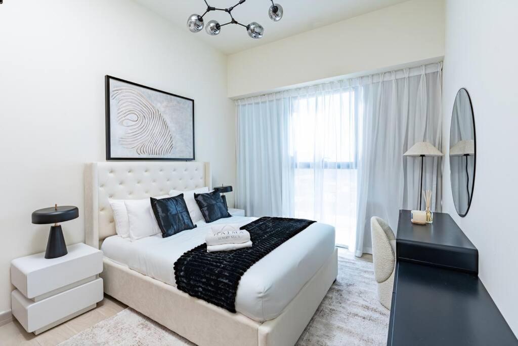 Apartment Nasma - Modern 3br Oasis With Balcony In Azizi Riviera