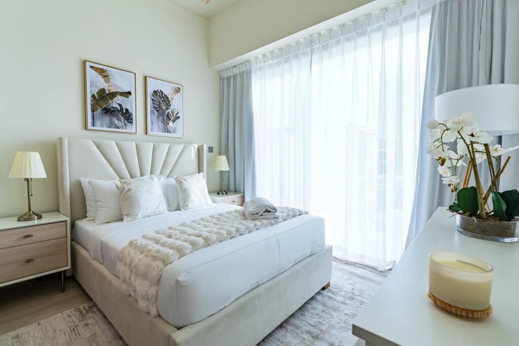 Nasma - Modern 3br Oasis With Balcony In Azizi Riviera * Dubai