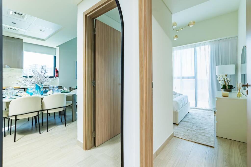 Nasma - Modern 3br Oasis With Balcony In Azizi Riviera * Dubai
