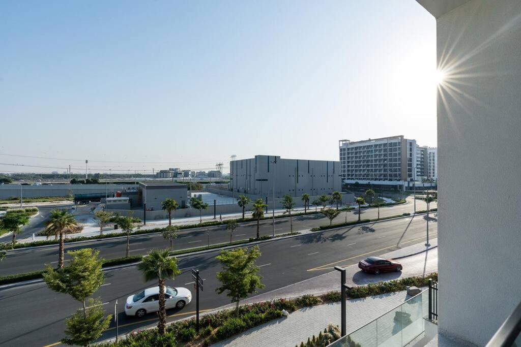 Nasma - Modern 3br Oasis With Balcony In Azizi Riviera Apartment Dubai