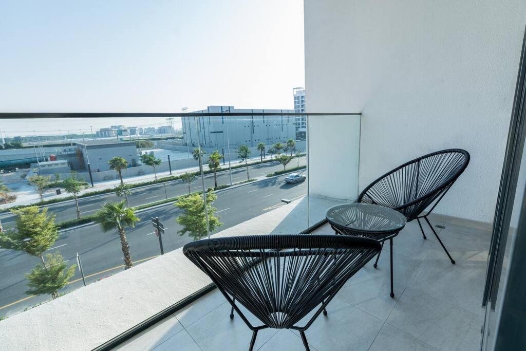 Apartment Nasma - Modern 3br Oasis With Balcony In Azizi Riviera
