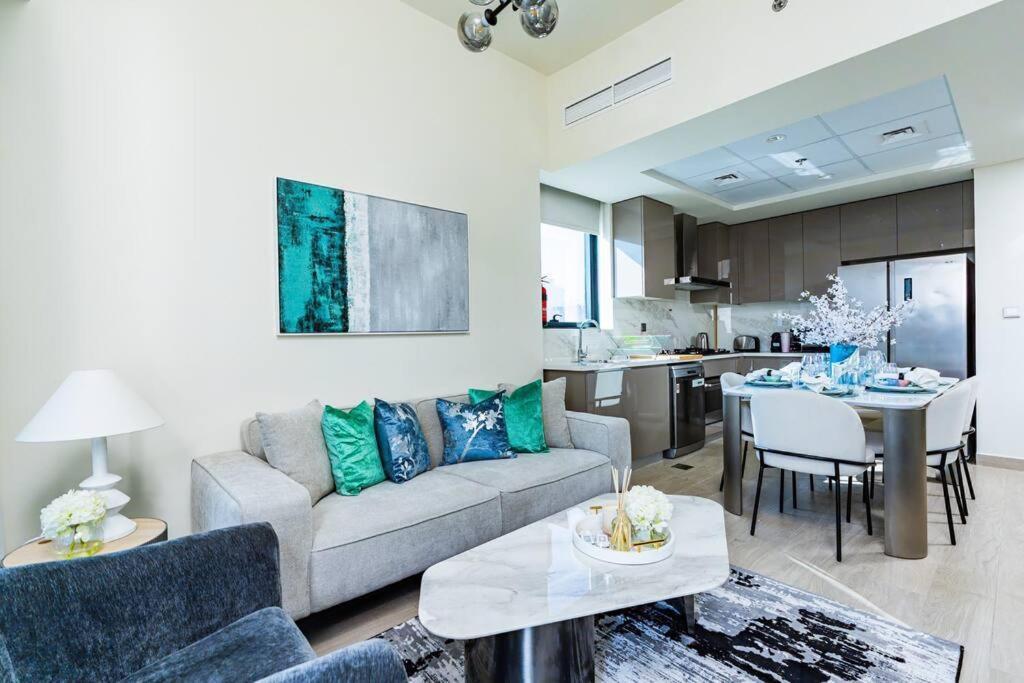 Apartment Nasma - Modern 3br Oasis With Balcony In Azizi Riviera Dubai