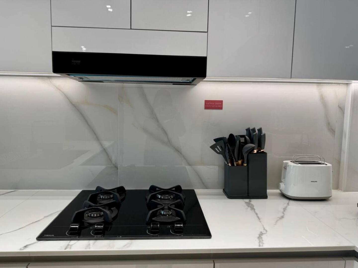 Brand-new 1-bedroom Apartment *