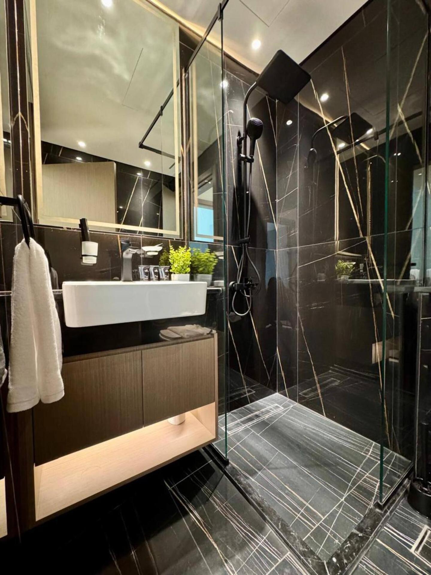 Brand-new 1-bedroom Apartment *