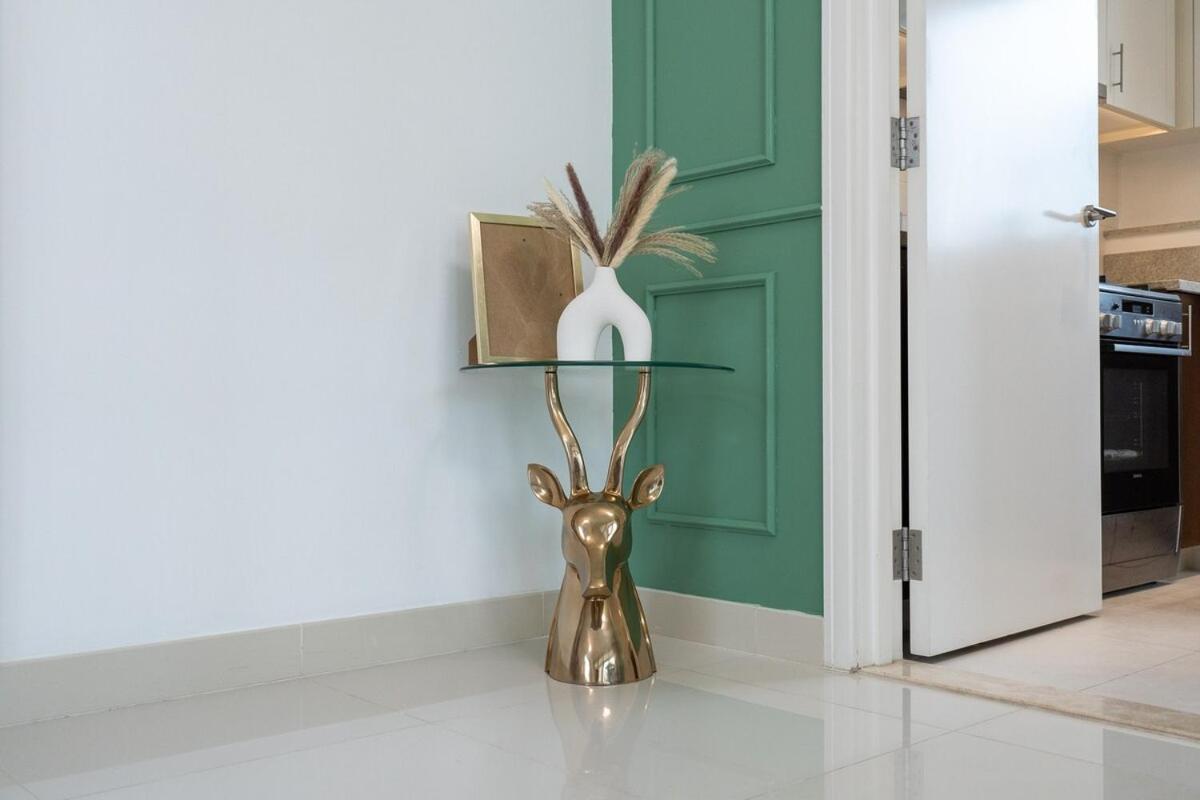 Glamorous 2-bedroom Retreat In Blvd Crescent Near Mall Dubai