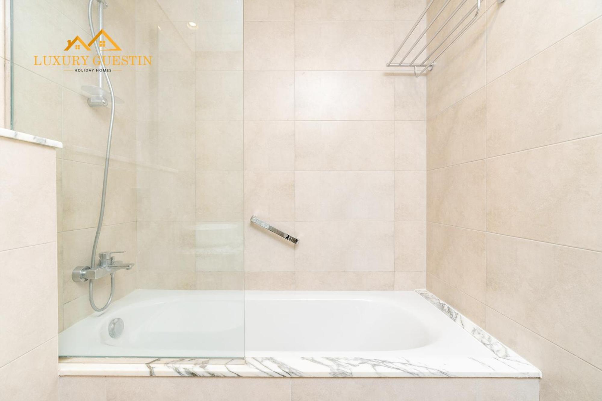 Elegant 2-br With Canal & Views Pool Amenities