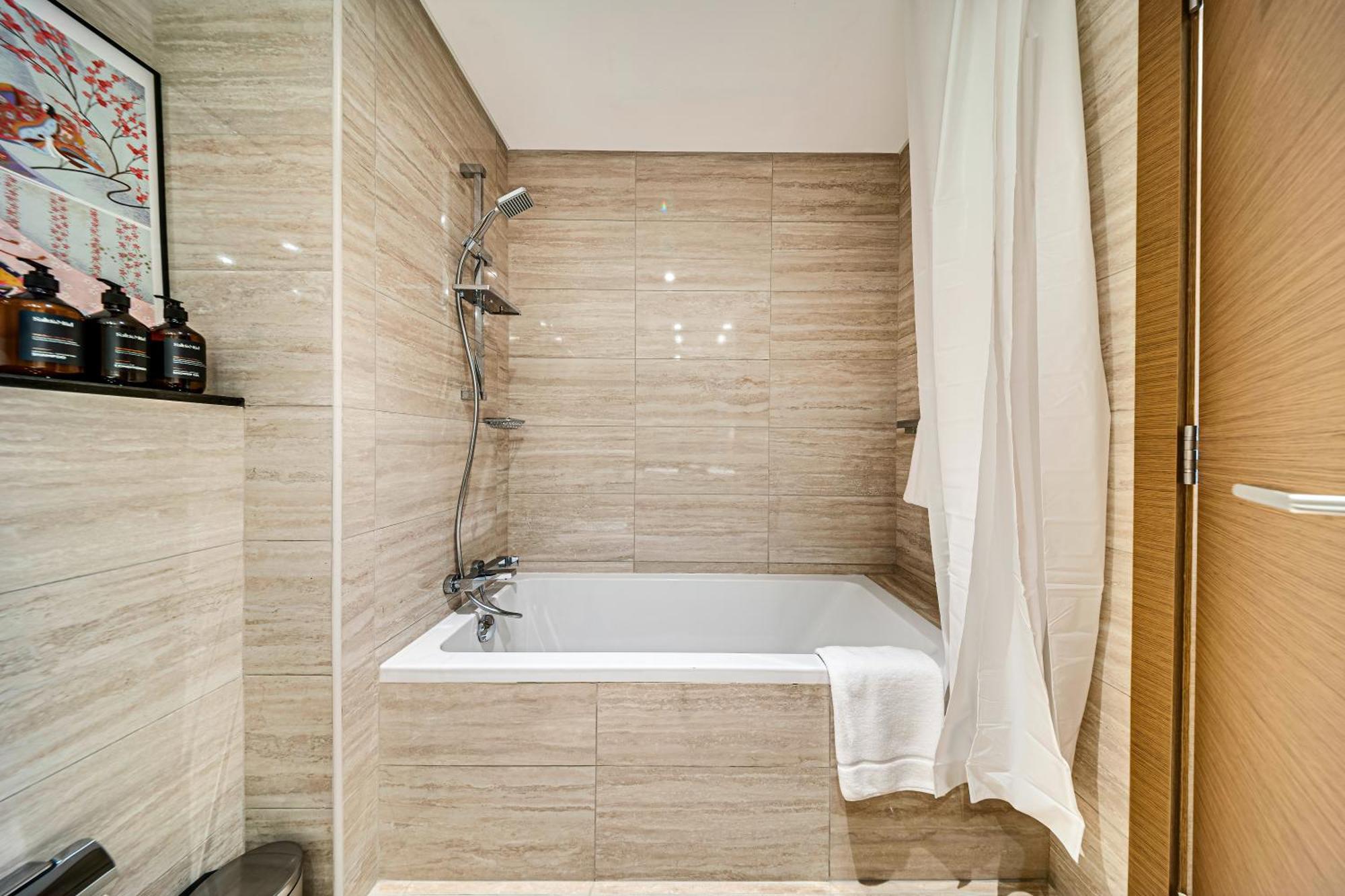 Luxury 3bd Study In Missoni With Private Elevator Dubai