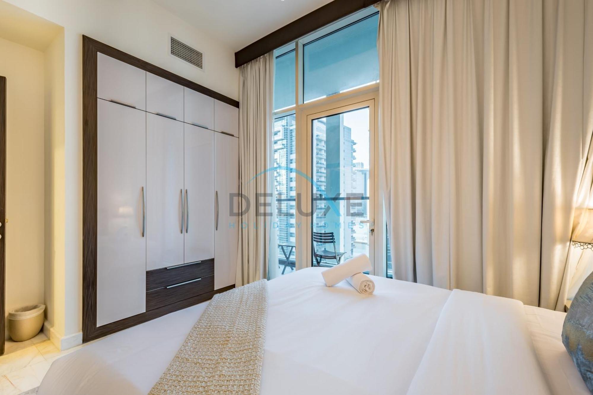 Weekly 3br With Overlooking Canal & Views By Deluxe Homes Apartment Dubai