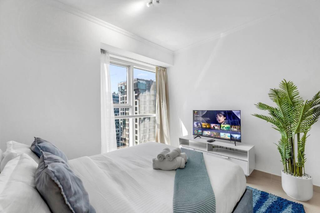 Waves - Charming With Views Close To Metro *