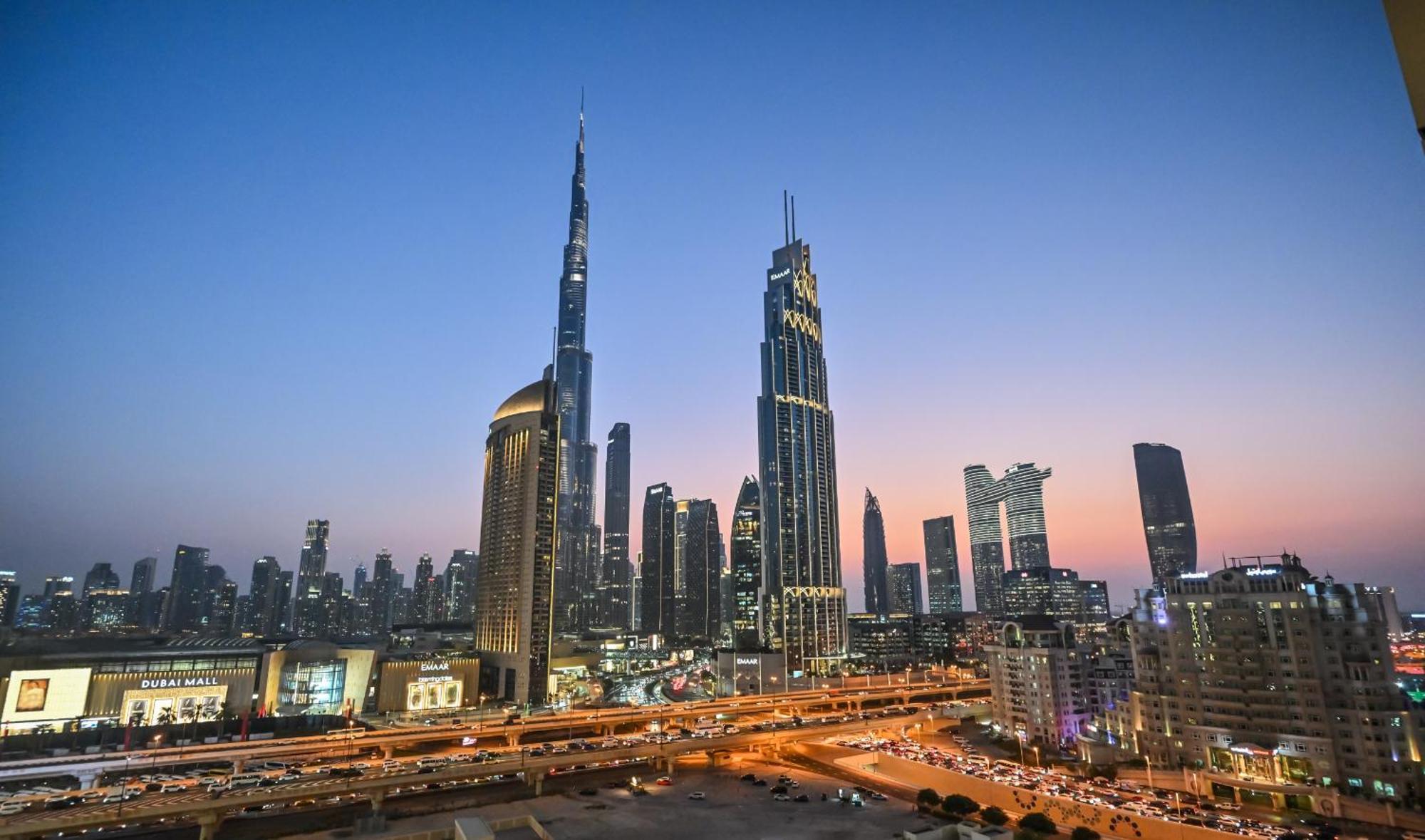 Arthouse Views - Burj Khalifa View & Mall Access Apartment