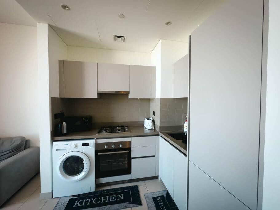 Cozy 1br 10 Min From Downtown * Dubai