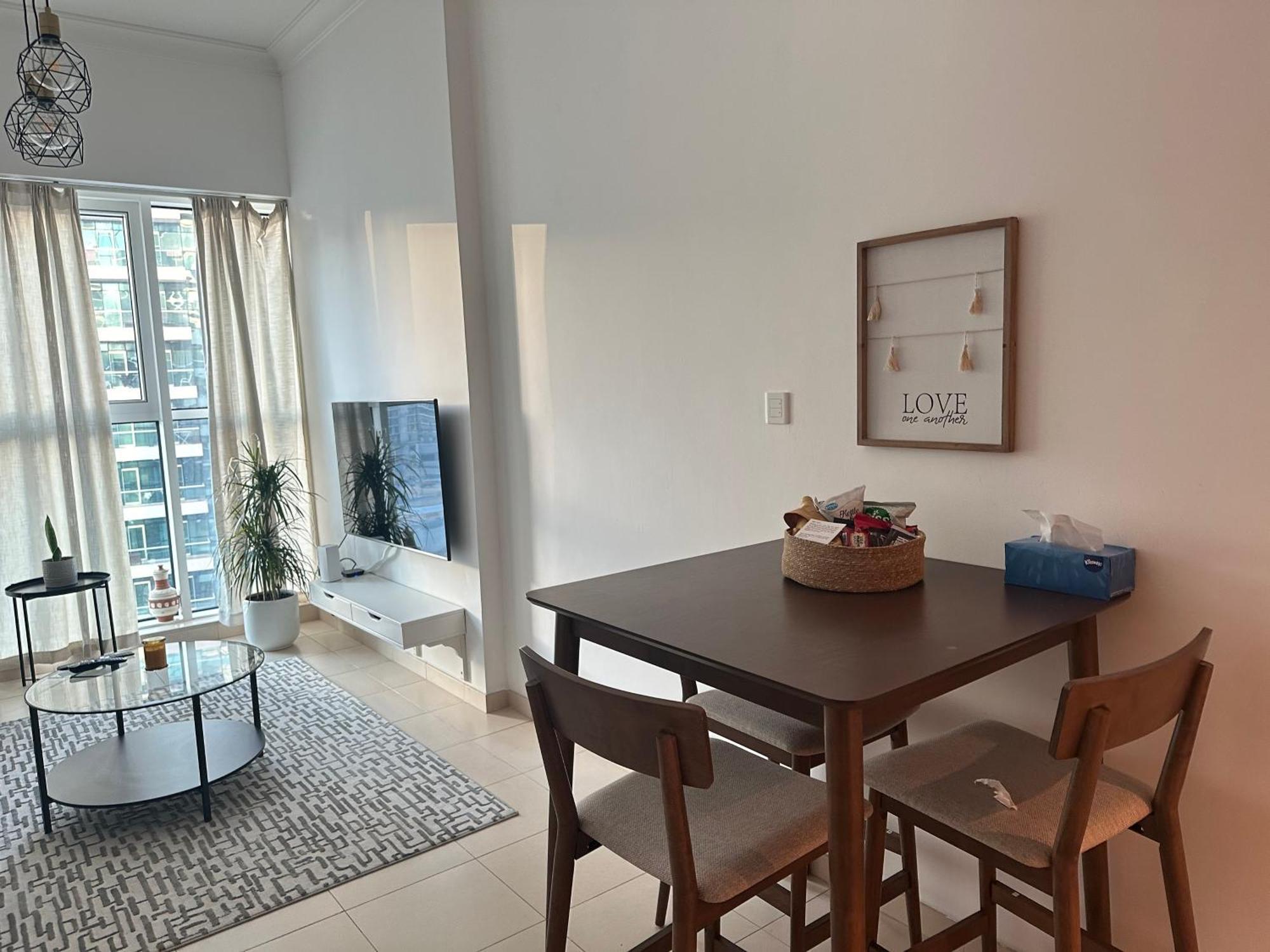 Urban Cozy 1br With Canal View - Free Parking Dubai