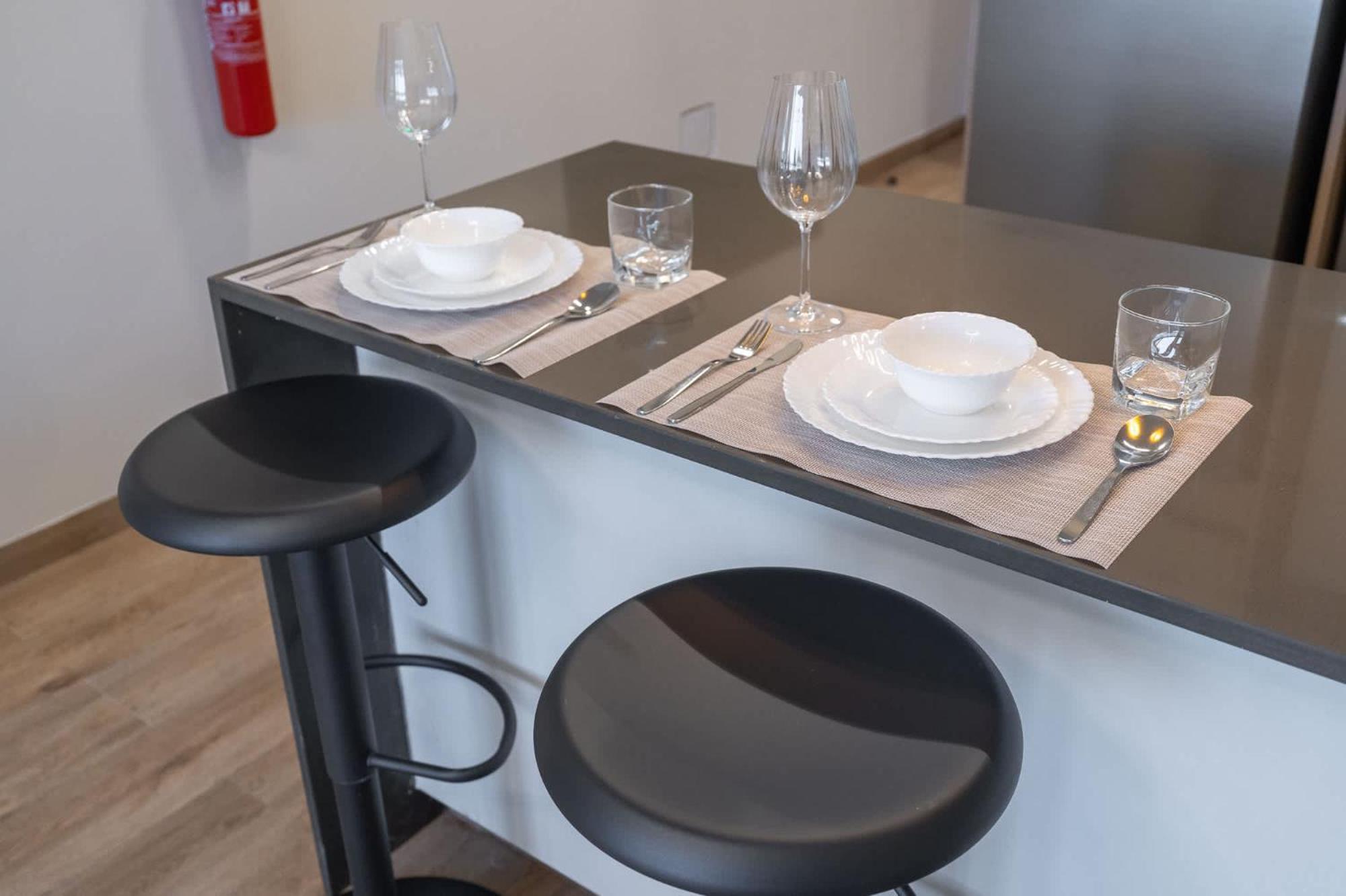 That Sleeps 2 And Near Circle Mall And Five, Jvc Apartment