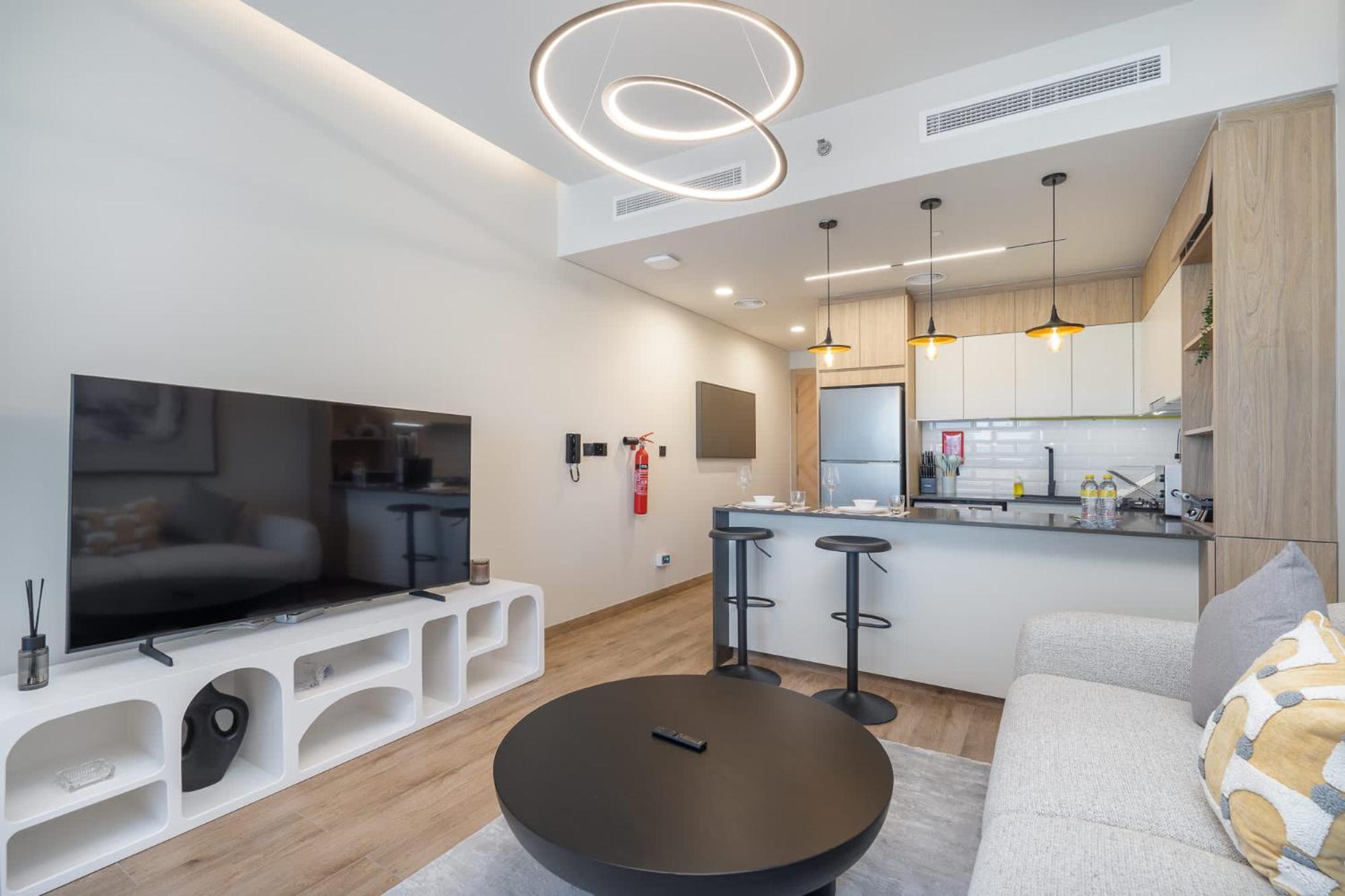 That Sleeps 2 And Near Circle Mall And Five, Jvc Apartment