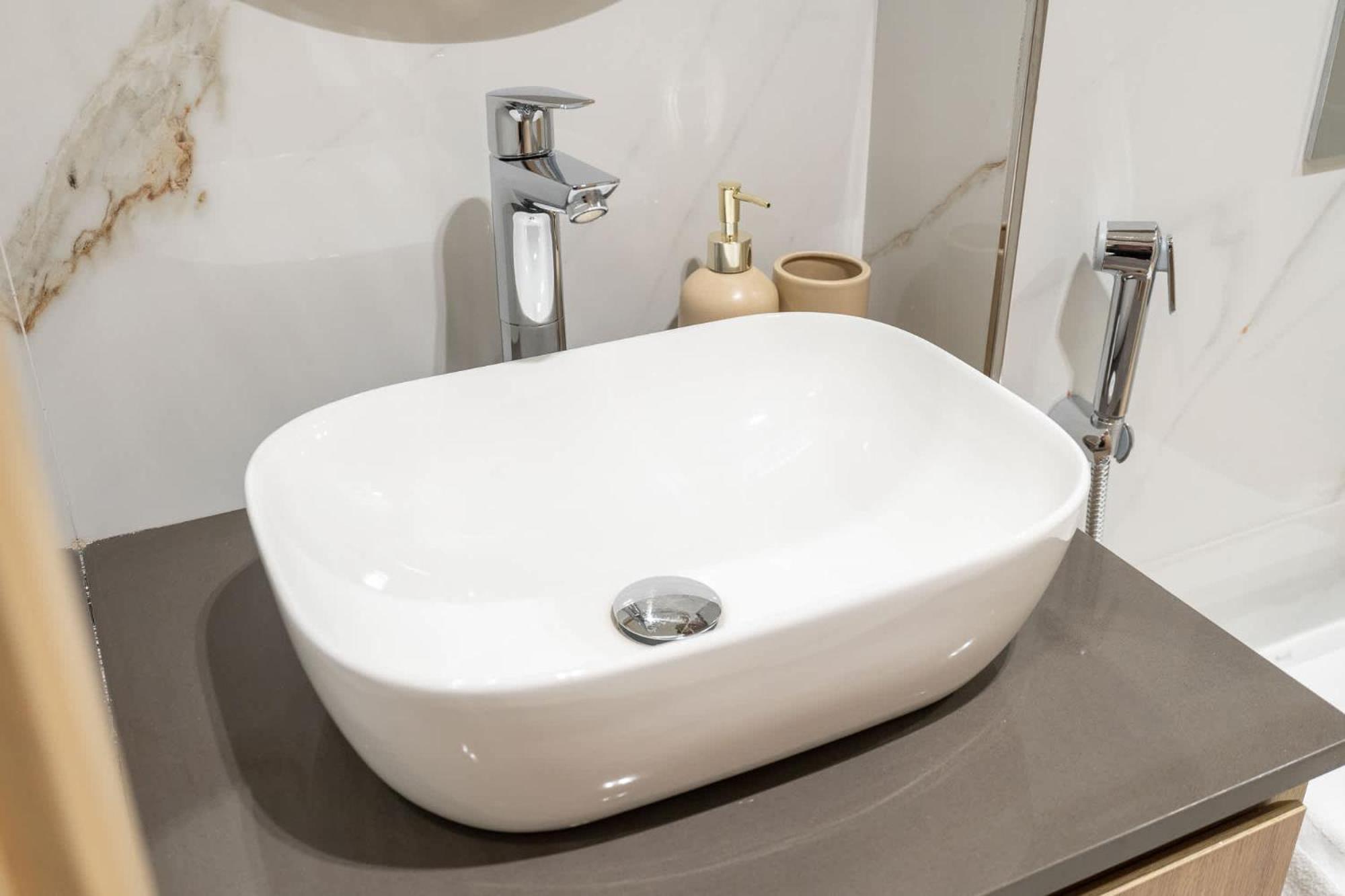 That Sleeps 2 And Near Circle Mall And Five, Jvc Dubai