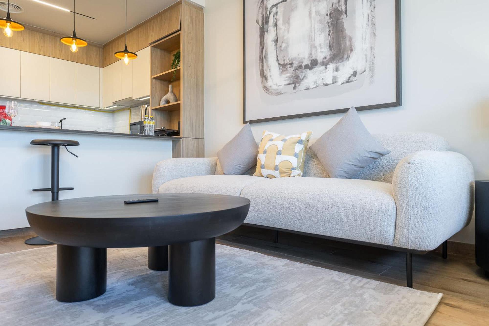 That Sleeps 2 And Near Circle Mall And Five, Jvc Apartment