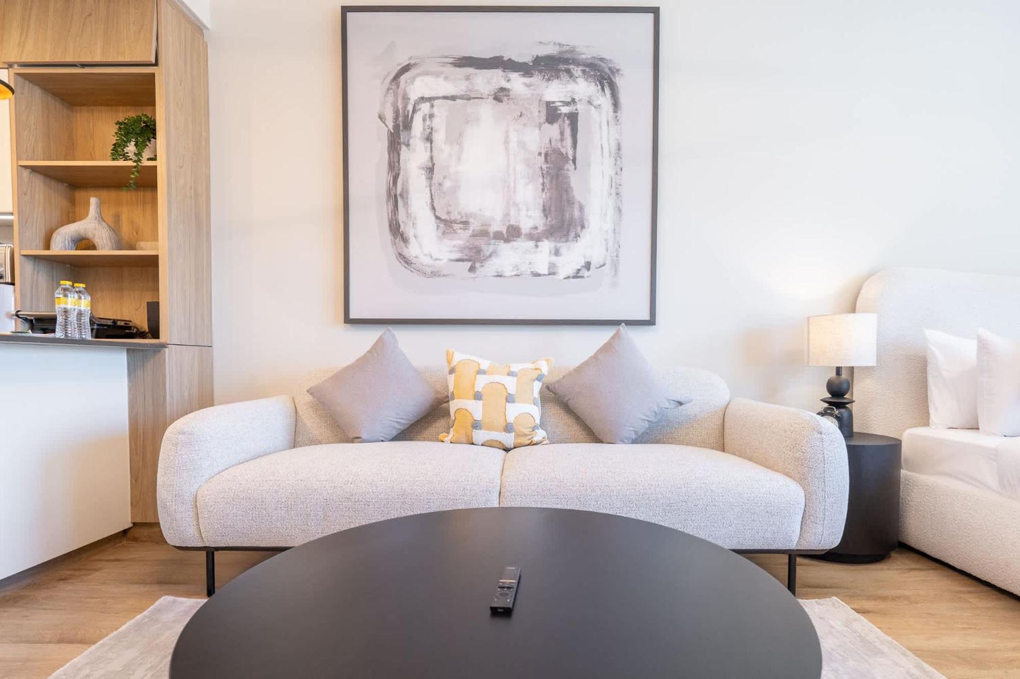 Apartment That Sleeps 2 And Near Circle Mall And Five, Jvc *