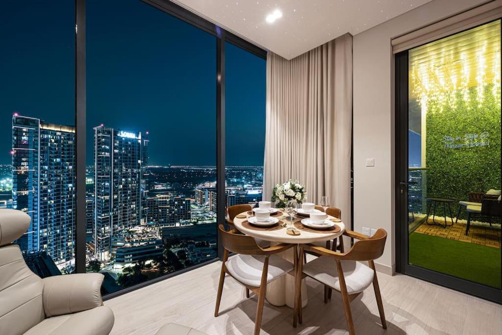 2br Luxury With Starry Ceiling Apartment Dubai