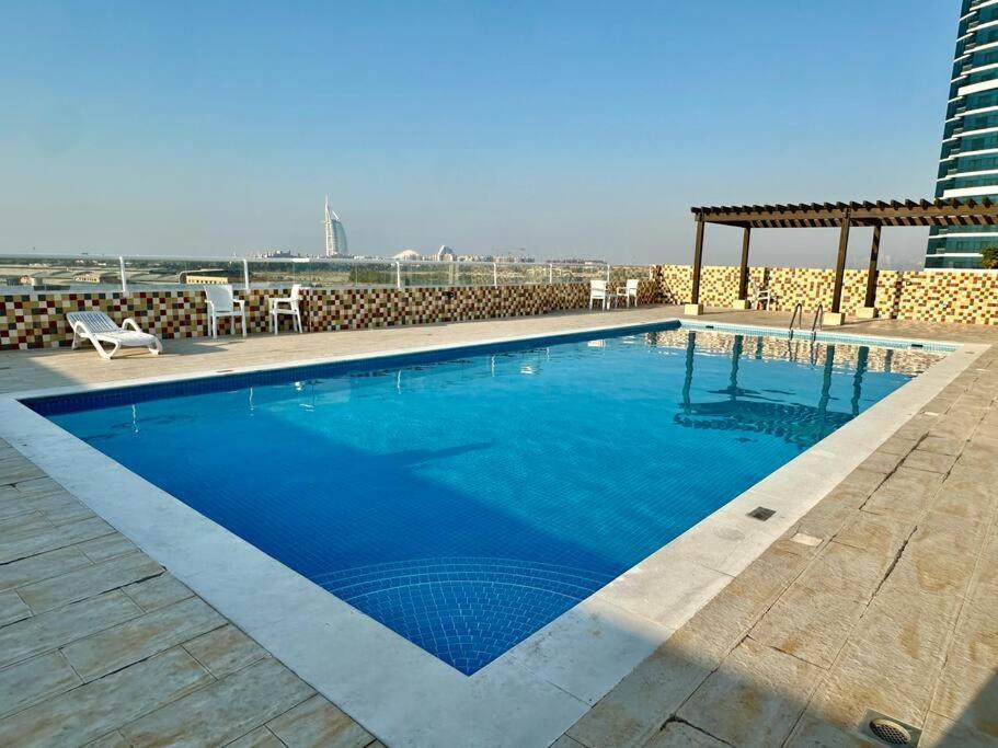 Apartment Triplux Homes Near By Insurance Market Metro Station *