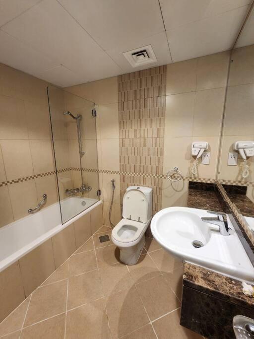 Apartment Triplux Homes Near By Insurance Market Metro Station