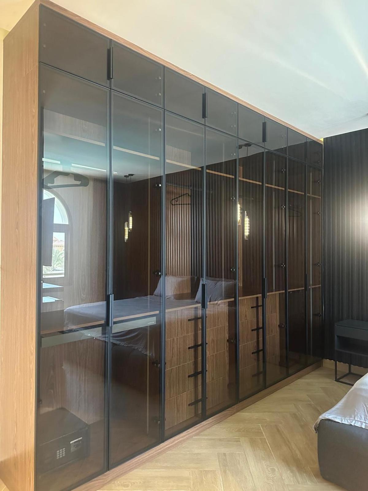 Villa Luxurious 5bhk With Pool Bbq And Full Time Housemaid Assistance - Live In Dubai