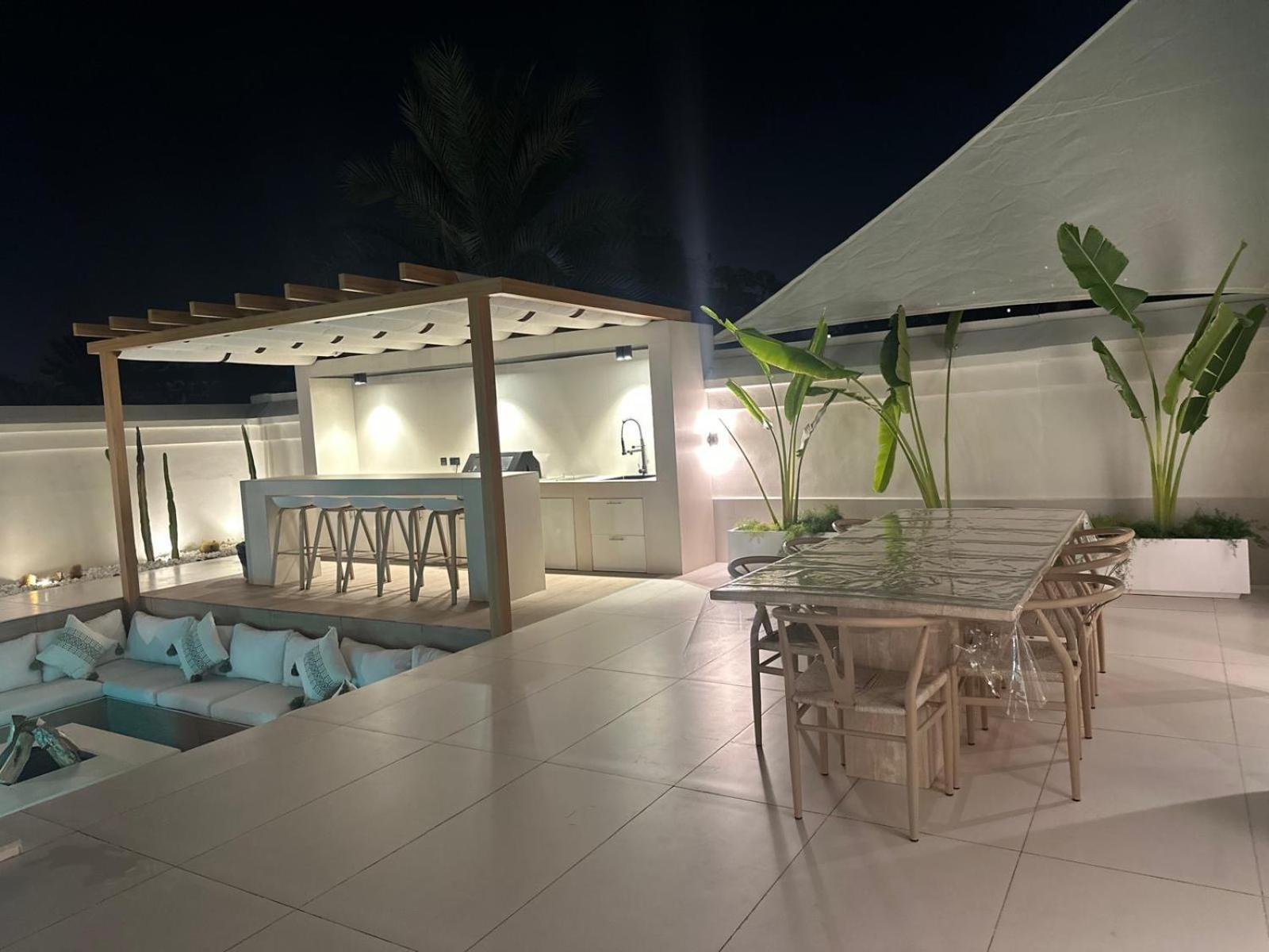 Villa Luxurious 5bhk With Pool Bbq And Full Time Housemaid Assistance - Live In