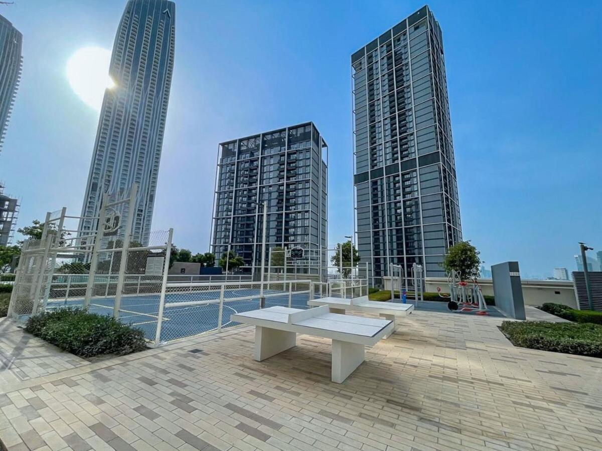 Prestigious 2-bedroom Unit With Waterfront Charm In Creek Harbour