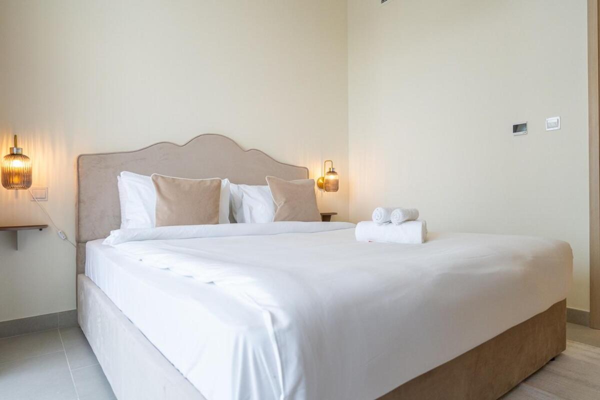 Prestigious 2-bedroom Unit With Waterfront Charm In Creek Harbour * Dubai