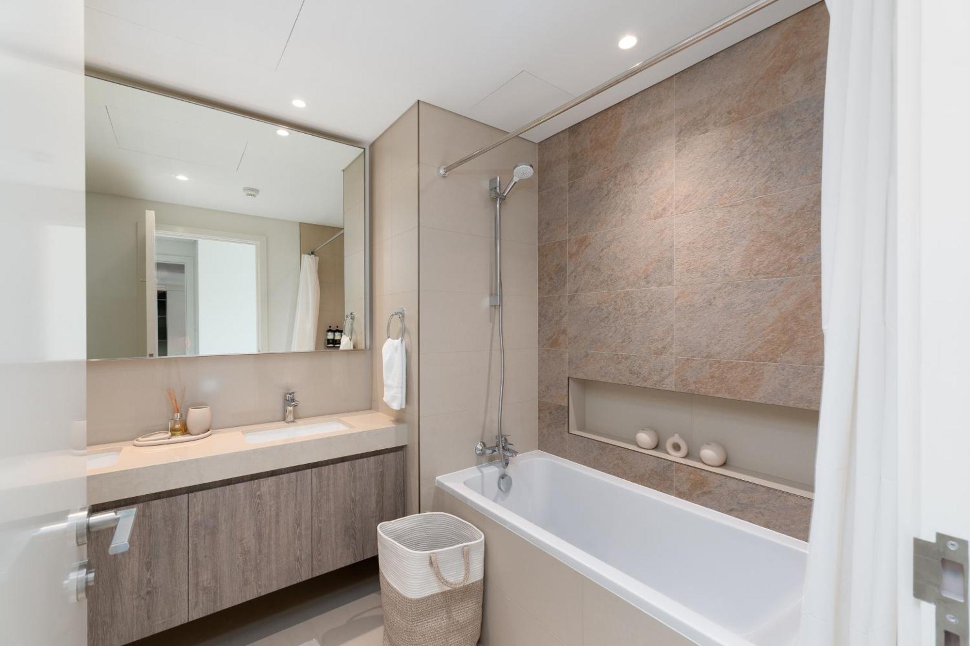 Arthouse Views - Burj Khalifa View & Mall Access Apartment *