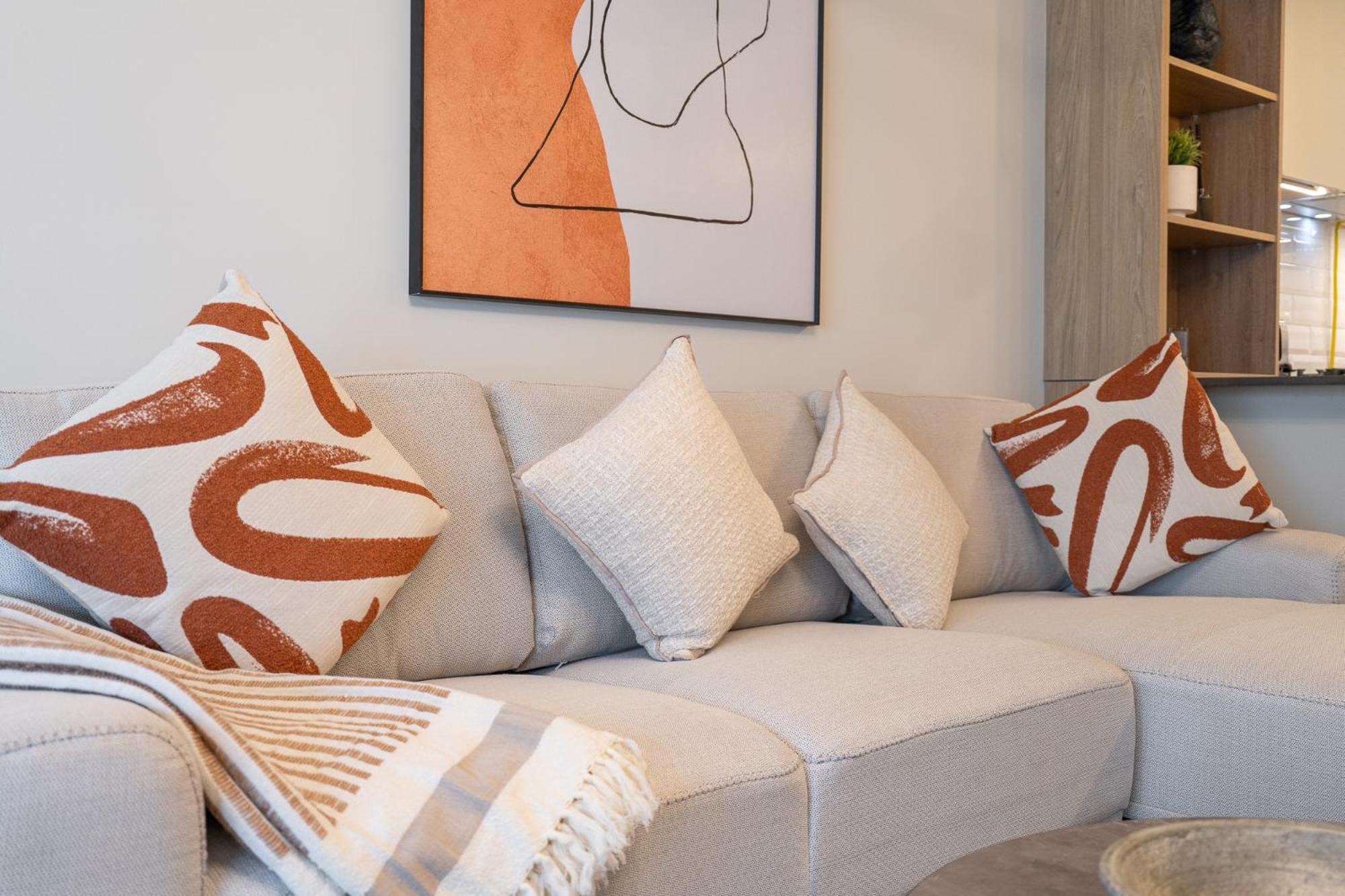 Cozy In Jvc - 3 Mins Walk From Five, Jvc Apartment Dubai