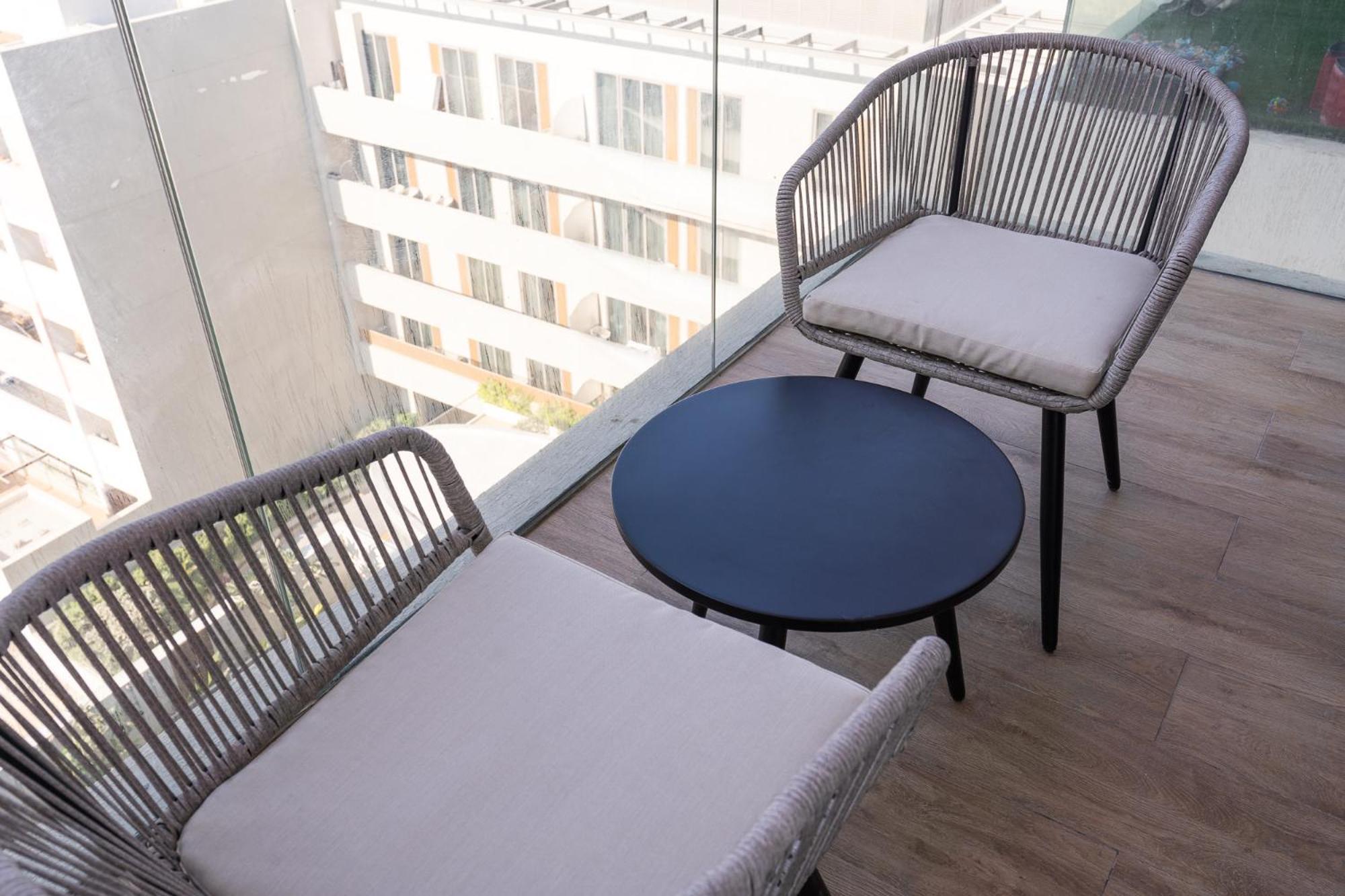 Cozy In Jvc - 3 Mins Walk From Five, Jvc Dubai