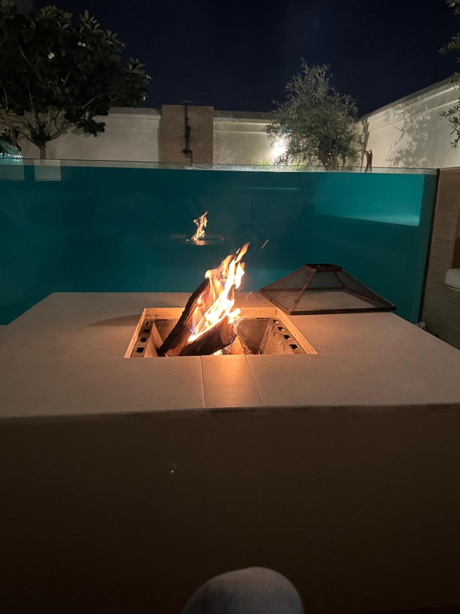 Luxurious 5bhk With Pool Bbq And Full Time Housemaid Assistance - Live In * Dubai