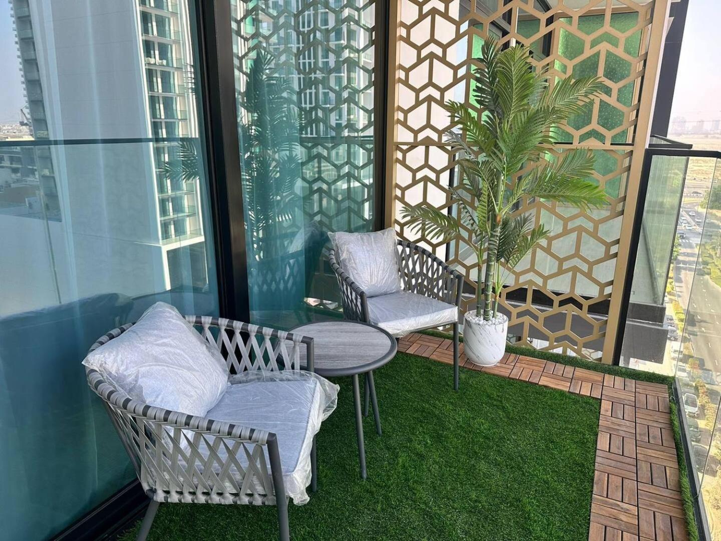 Fully Furnished 1 Bedroom With Balcony
