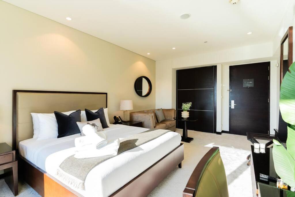 Magnificent Studio, Emaar Residences Marina Apartment