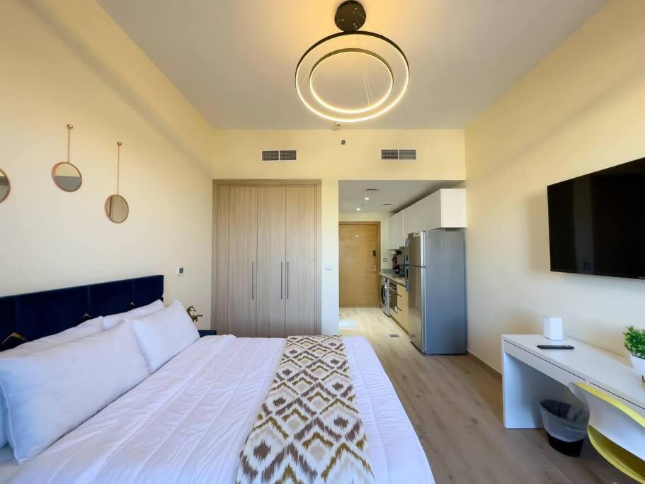 Apartment Cozy In Azizi Aura - *