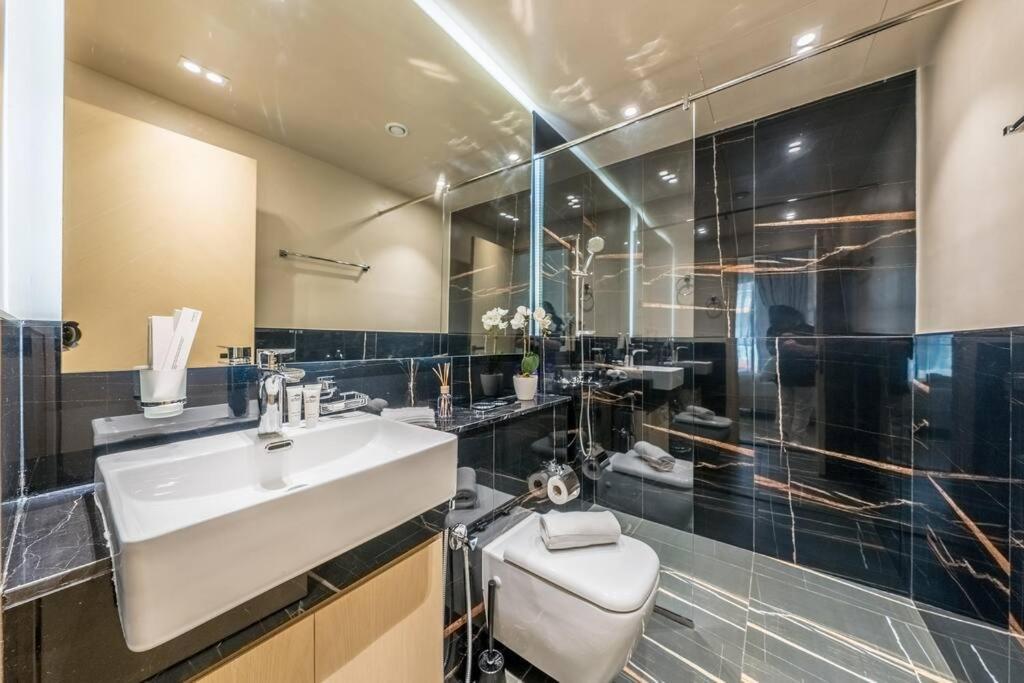 Apartment Dazzling 1br-binghatti Rose-jvc