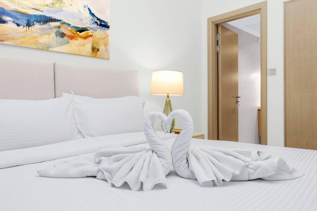 First Class 1br Modern Downtown Oasis Apartment Dubai