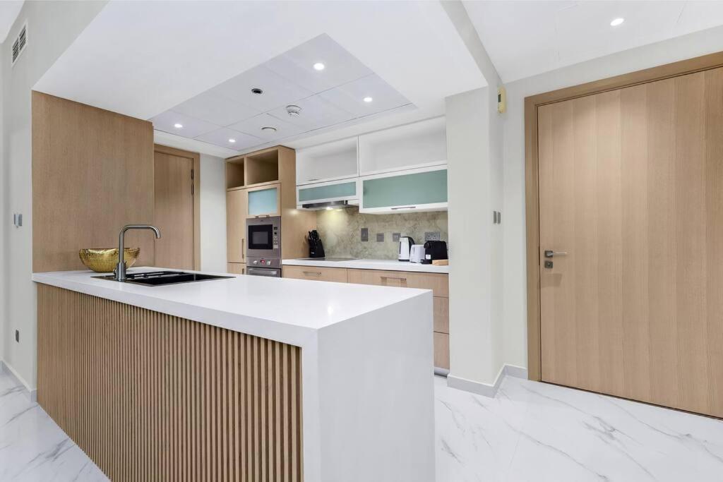 First Class 1br Modern Downtown Oasis Apartment *