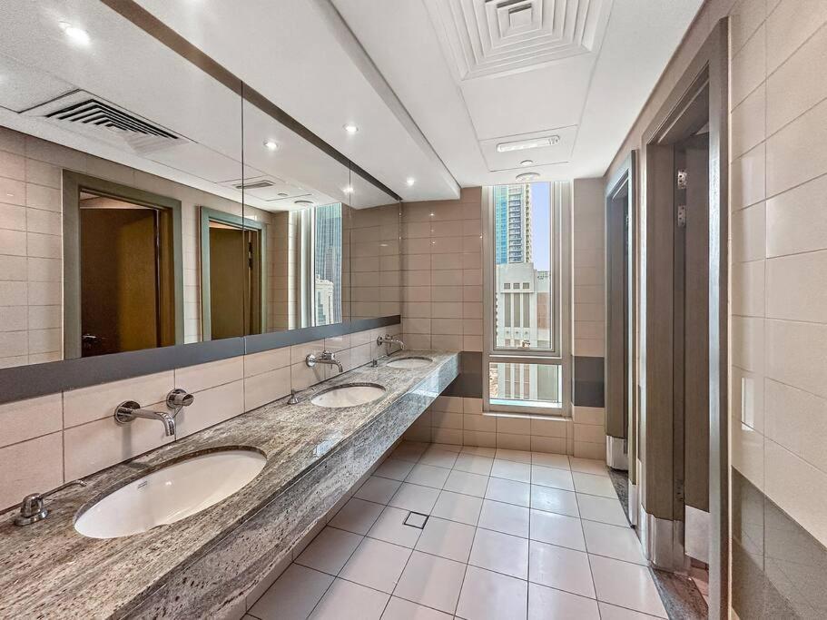 Apartment First Class 1br Modern Downtown Oasis Dubai