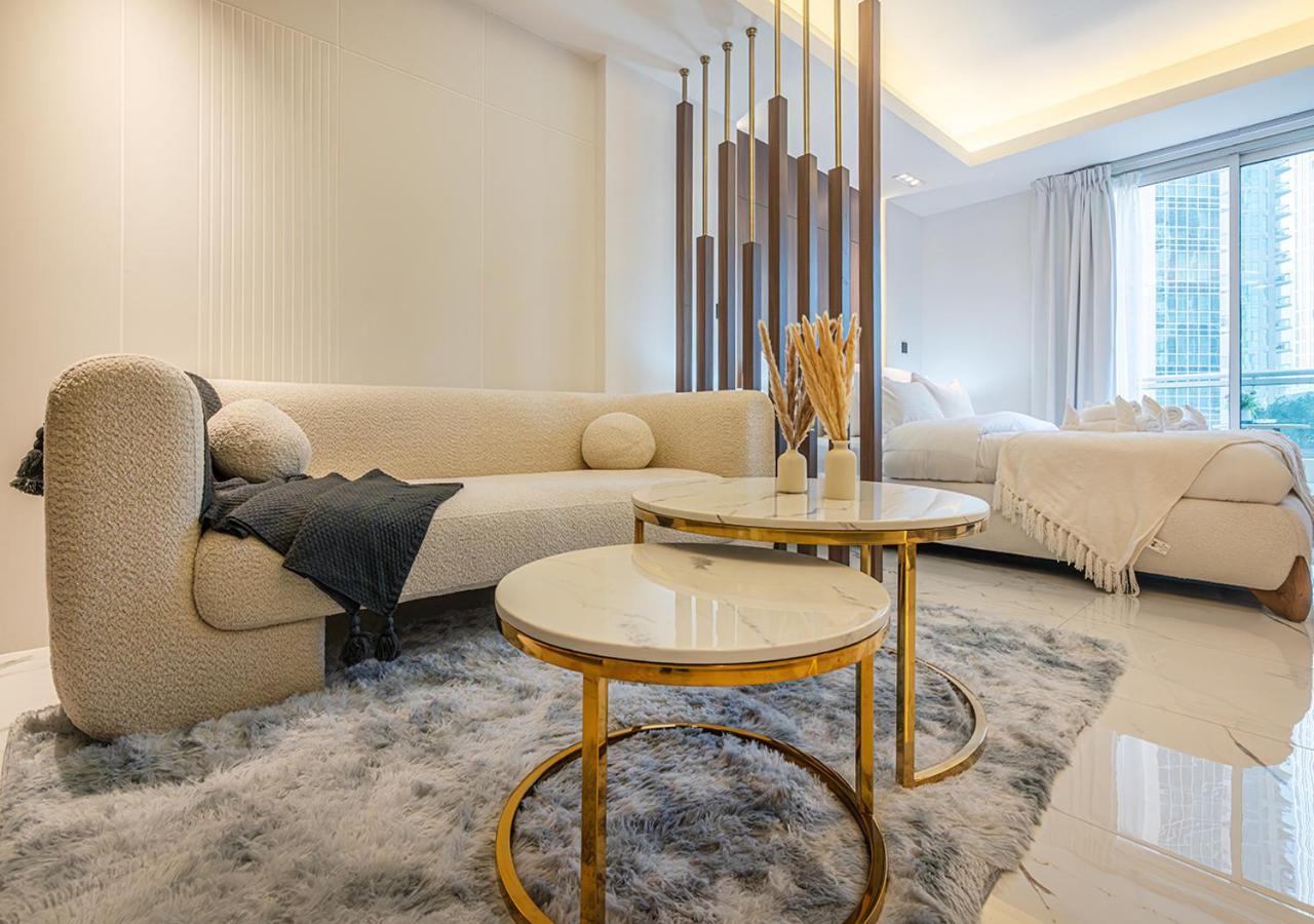 Luxurious With Stunning Burj Khalifa, Pool & Views Steps From Mall *