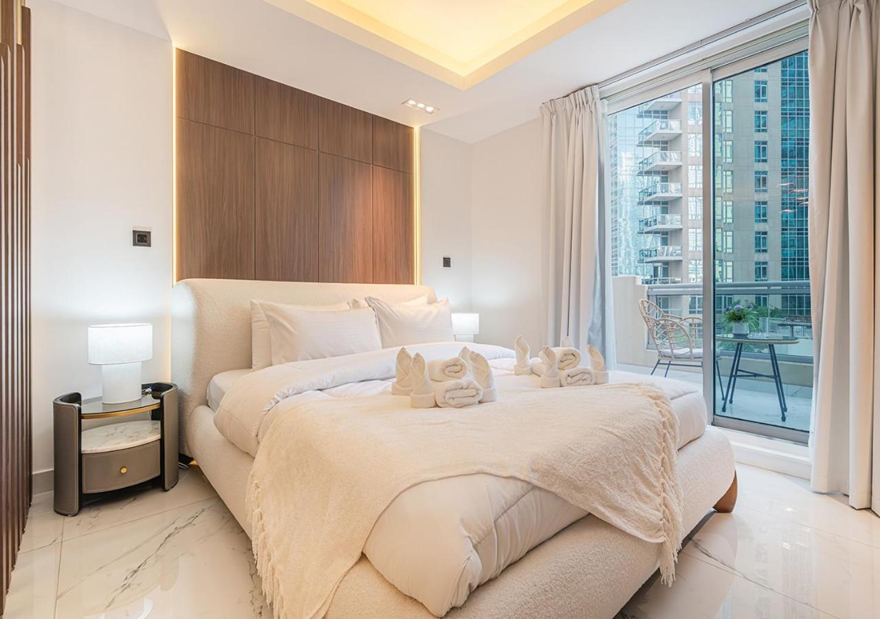 Luxurious With Stunning Burj Khalifa, Pool & Views Steps From Mall * Dubai