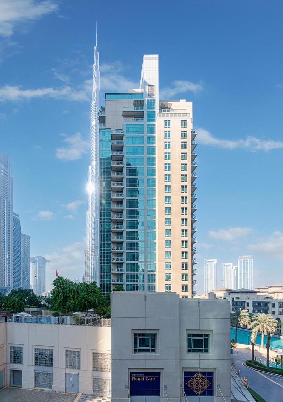 Apartment Luxurious With Stunning Burj Khalifa, Pool & Views Steps From Mall