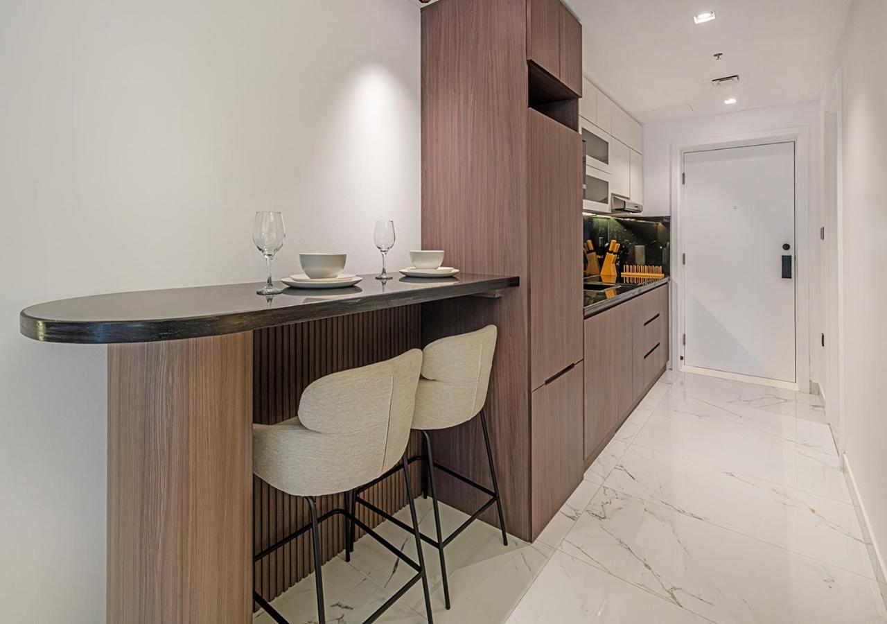 Luxurious With Stunning Burj Khalifa, Pool & Views Steps From Mall *